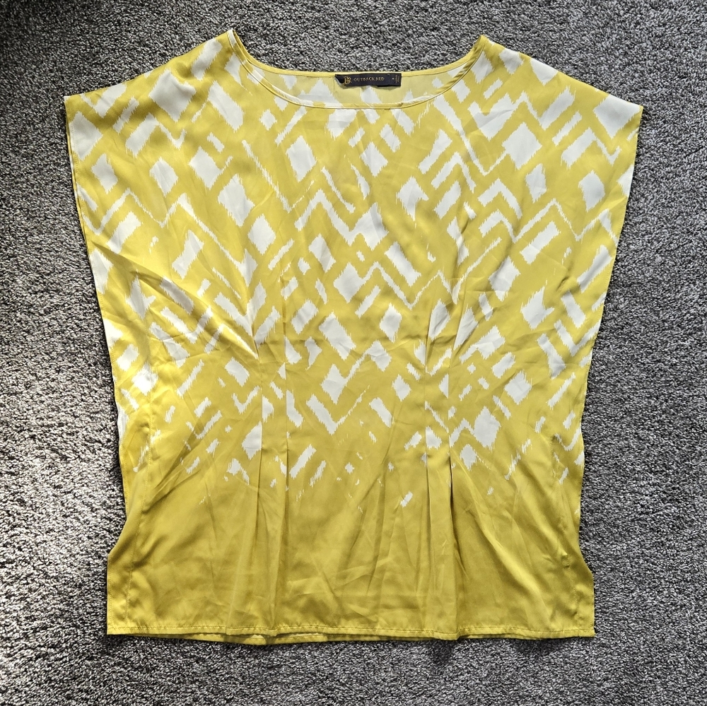 Outback Red Yellow Geometric Women's Top LIKE NEW size Medium